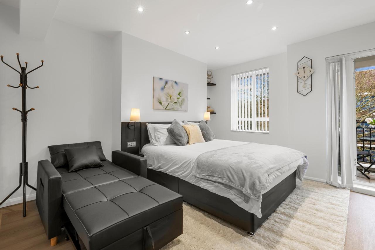 Jasmine Suite by Yielding Bricks - 2