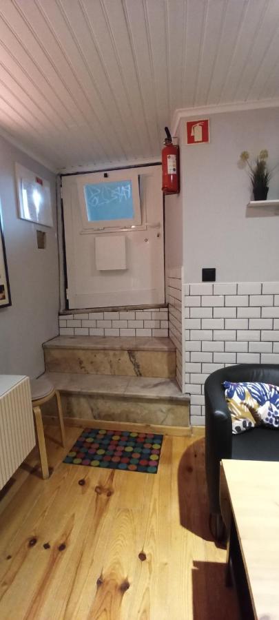 Lisbon Underground Apartment - 4