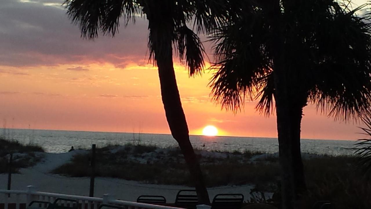 Johns Pass Beach Motel - Treasure Island Beach — photo 15