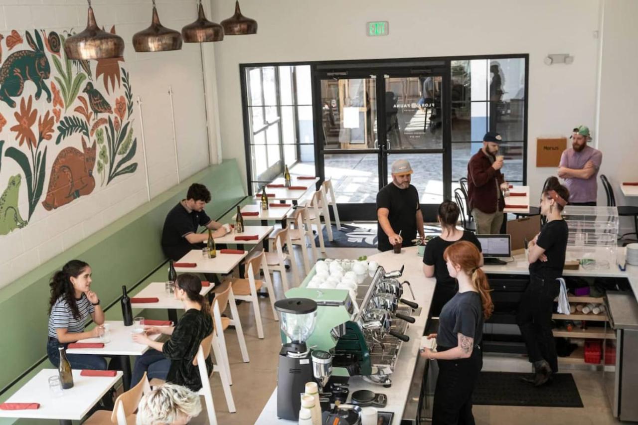 TWO Adjacent Homes Sleeps 24 Only 3 miles to Broadway - 2