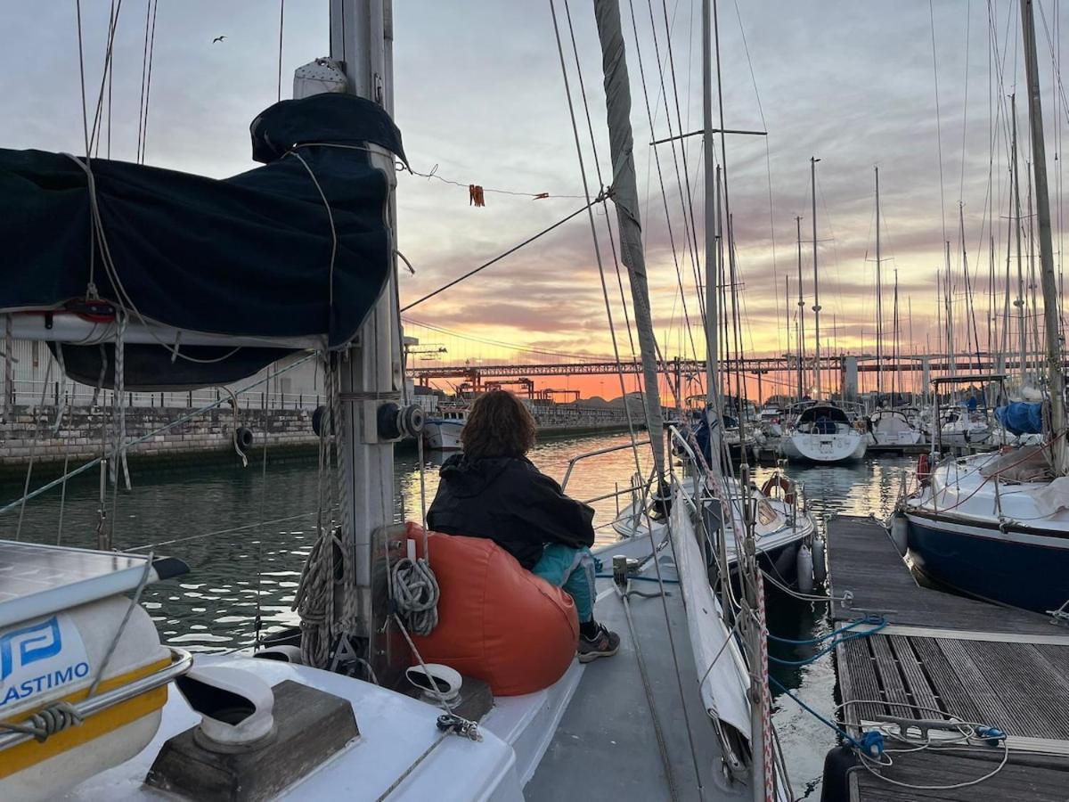 Cozy Lisbon Marina Sleepaboard - Sail Away - 2