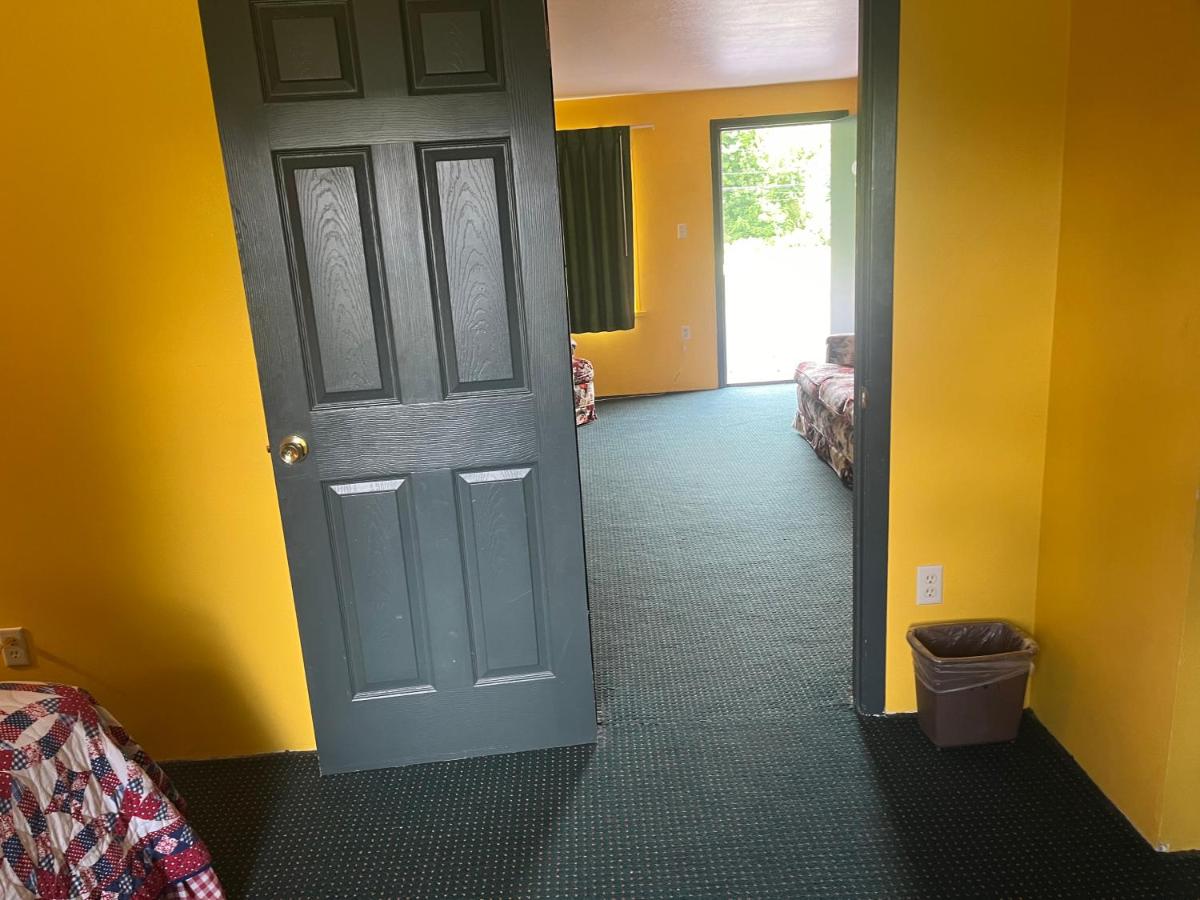 Holly Motel — photo 23