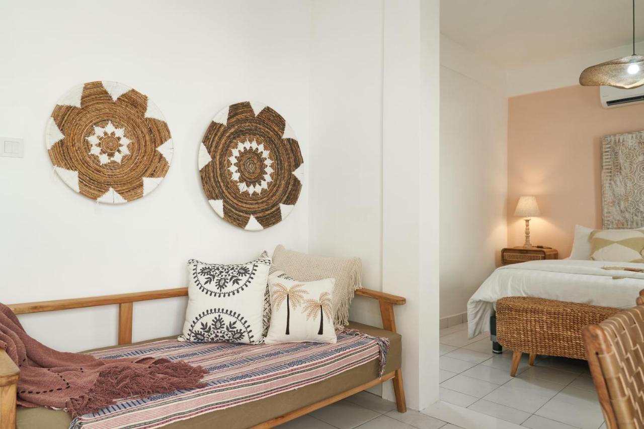 Motel Molly Boutique Rooms Seminyak - 2