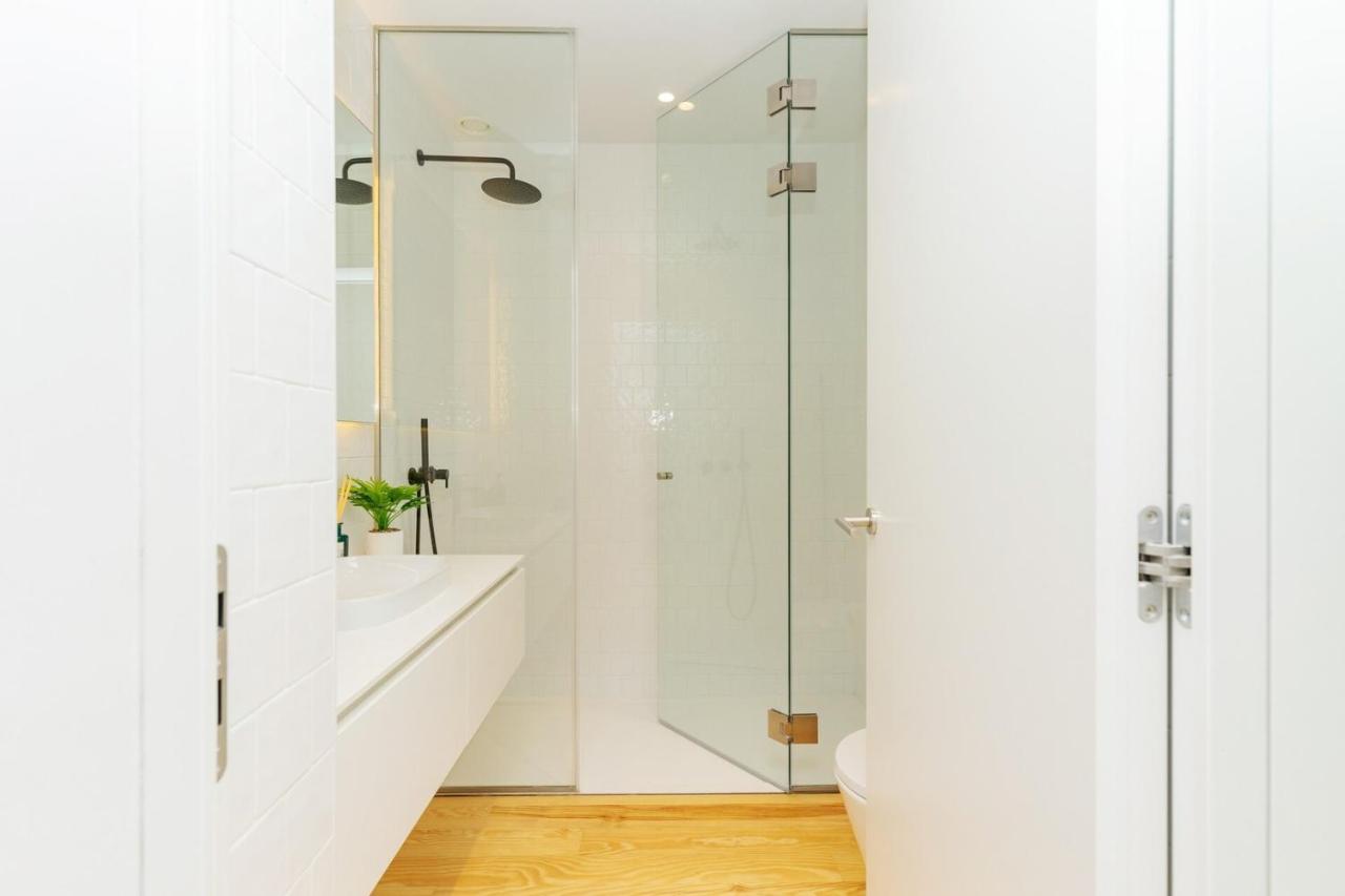 Modern apt with private balcony in the city center - 2