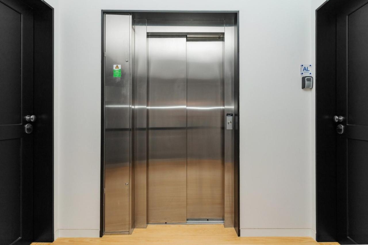 Modern apt with private balcony in the city center - 4