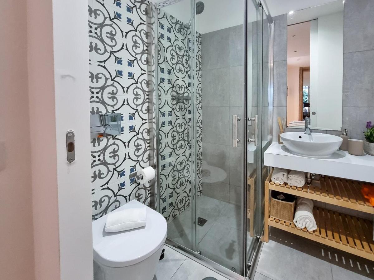 Gorgeous studio with great private terrace and AC - 3
