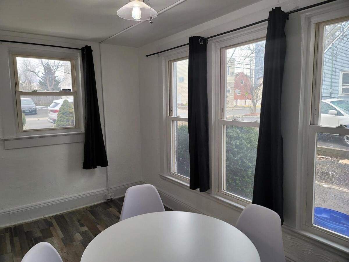 Two-Bedroom Home 25 min to NYC Free parking-UNIT-1 - 4