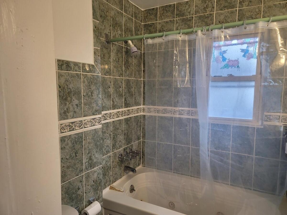 Two-Bedroom Home 25 min to NYC Free parking-UNIT-1 - 3