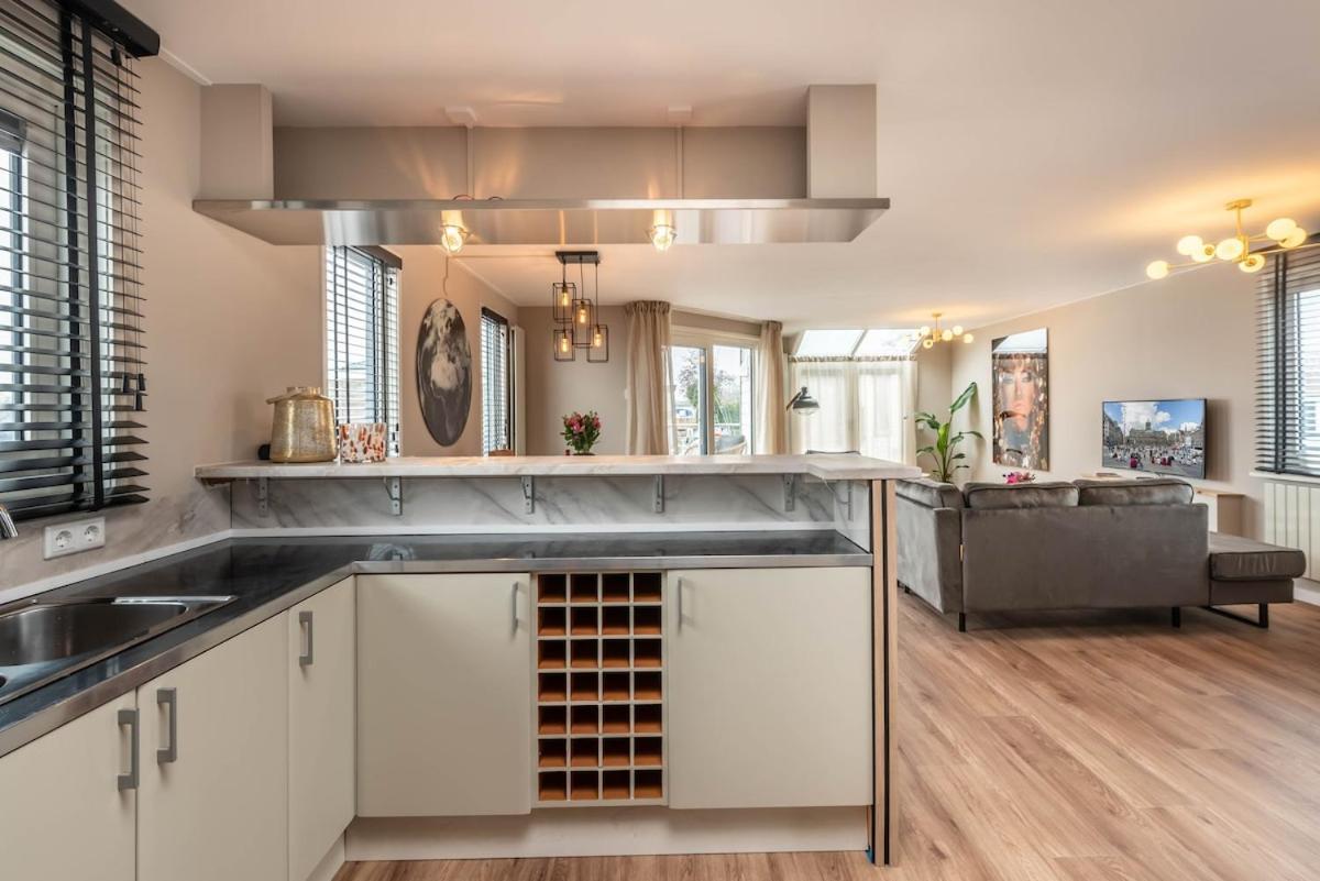 Spacious 120m2 Water Villa With Sauna Near Amsterdam - 4