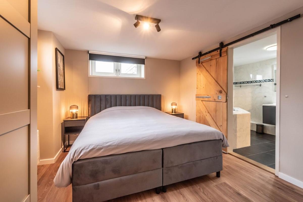 Spacious 120m2 Water Villa With Sauna Near Amsterdam - 2