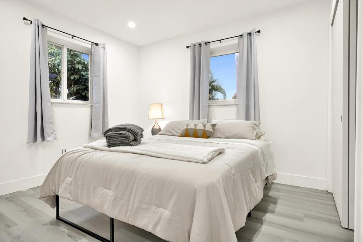 Koze 2 Bedroom Duplex Home with King & Queen Beds, Near Everything Trendy - 2