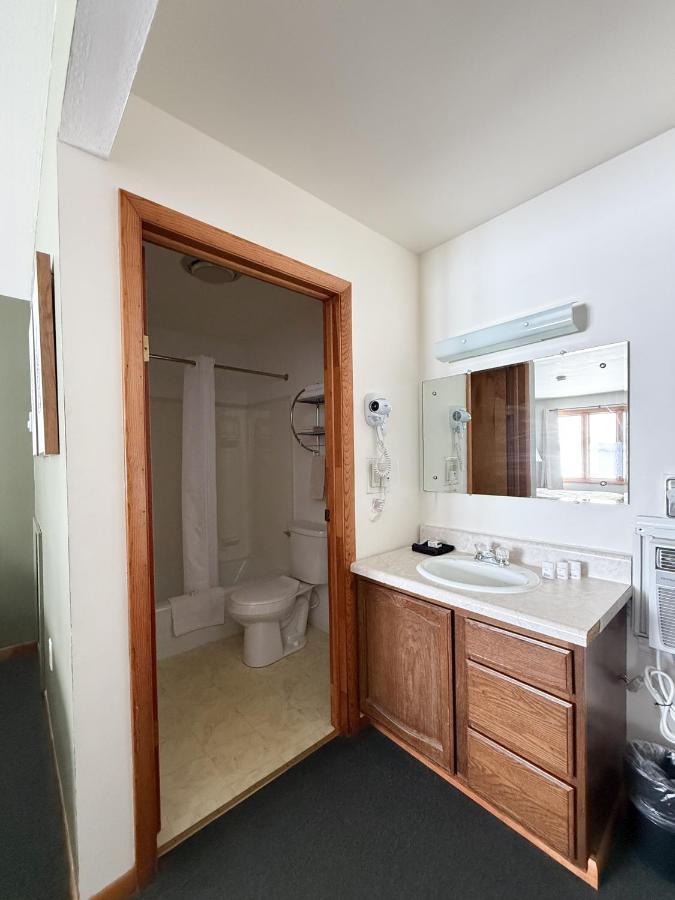The Trail Inn - Newberry, MI - Formerly Knollwood Inn - 13467 M-28 — photo 3