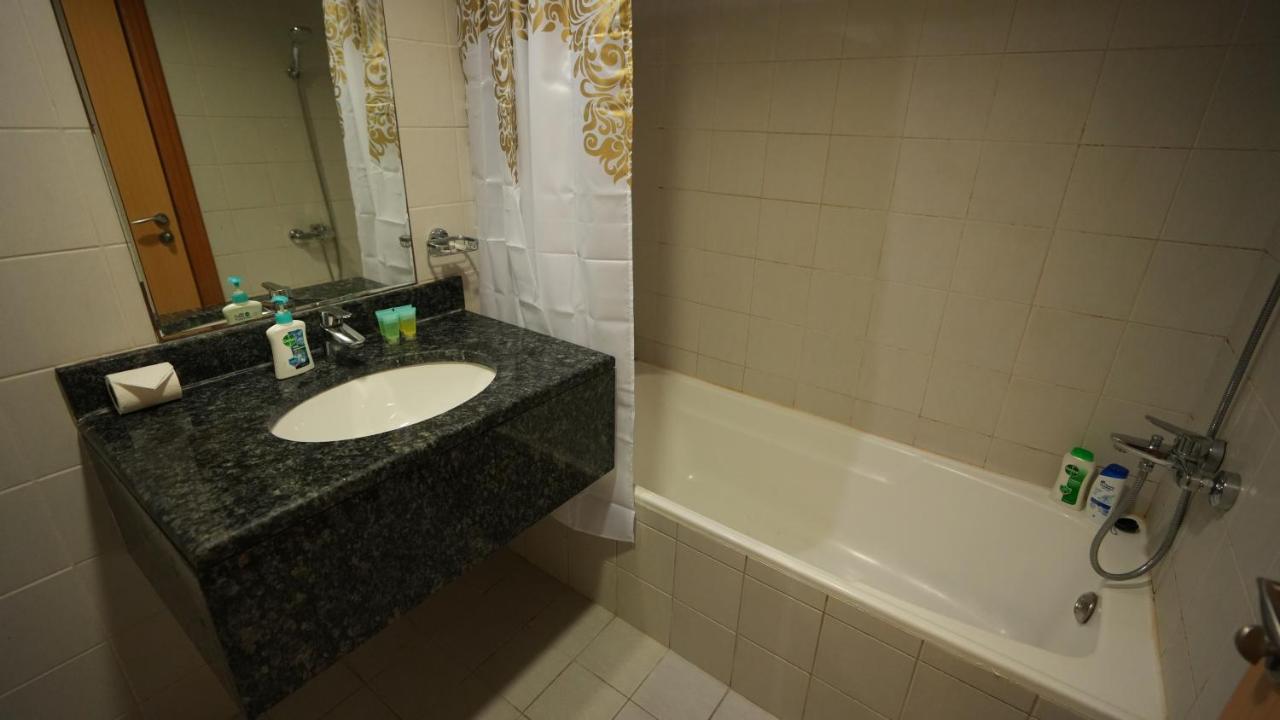 1BHK full canal view apartment in Business bay ! - 3