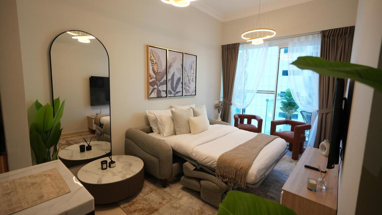 1BHK full canal view apartment in Business bay ! - 2