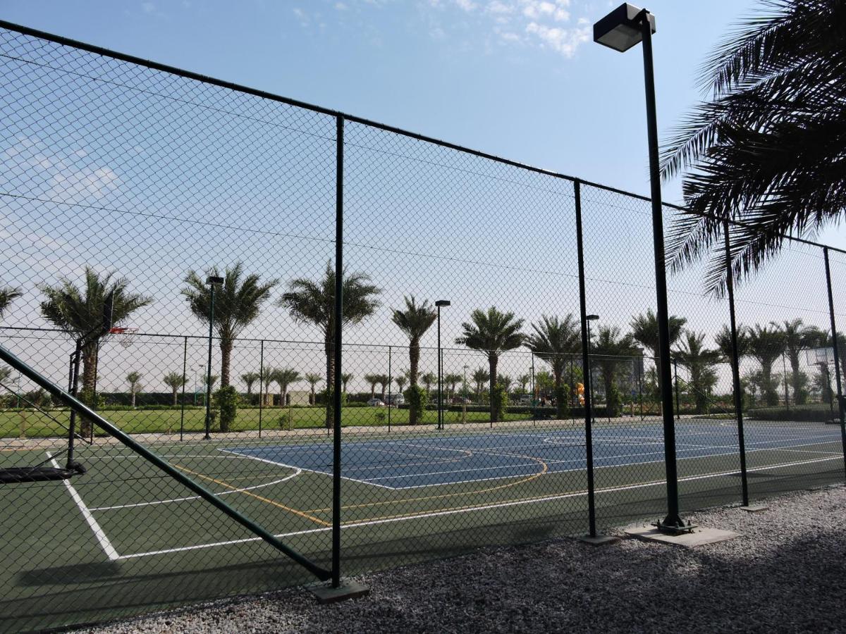 Tennis court: Marjan Island Resort & Spa Managed By Accor