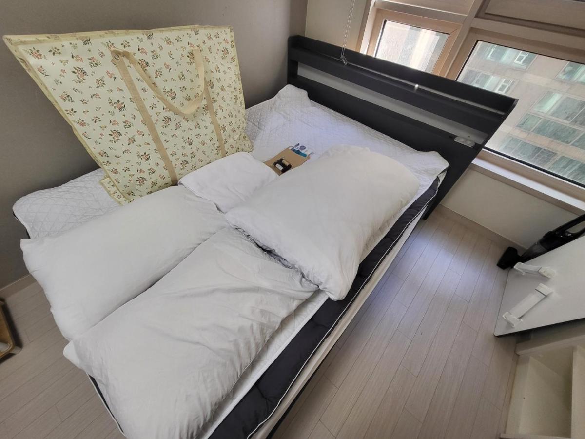 2608 # Gangnam Urban Vogue Suites#Sinnonhyeon Stn Exit 9, 1-min #Top-rated Unit # All-New Furniture & Peaceful Vibe - 2