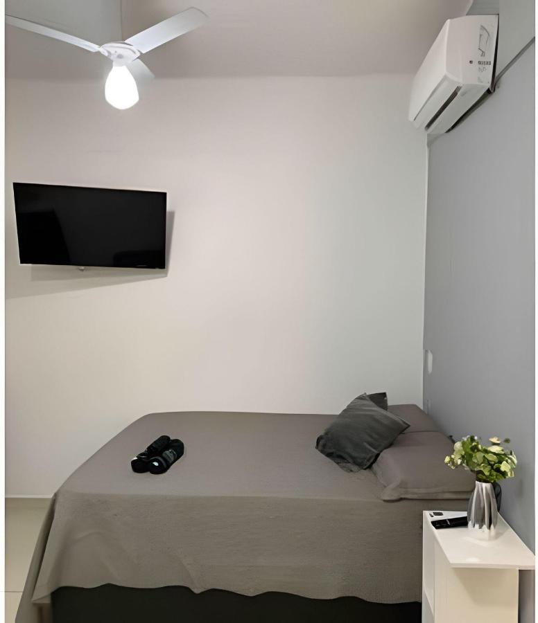 Flats proximo praia Copacabana posto 6 - 5