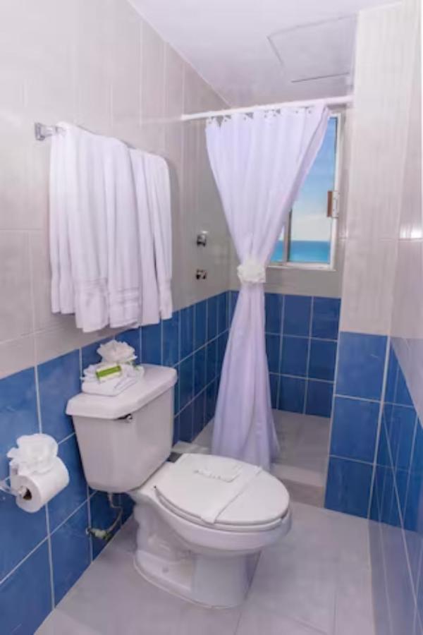 Amazing OceanViews Beachfrt Condo Walk to Eat, Drink, Play - 2