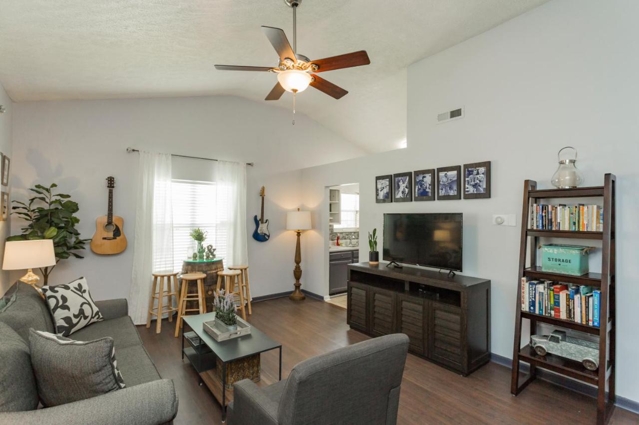 Looby Location- Charming 3br home 10 min to downtown - 5