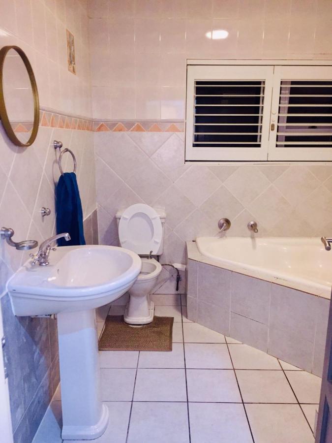 West Beach Queens and Kings Guest House - 3