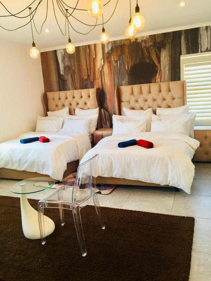 West Beach Queens and Kings Guest House - 2