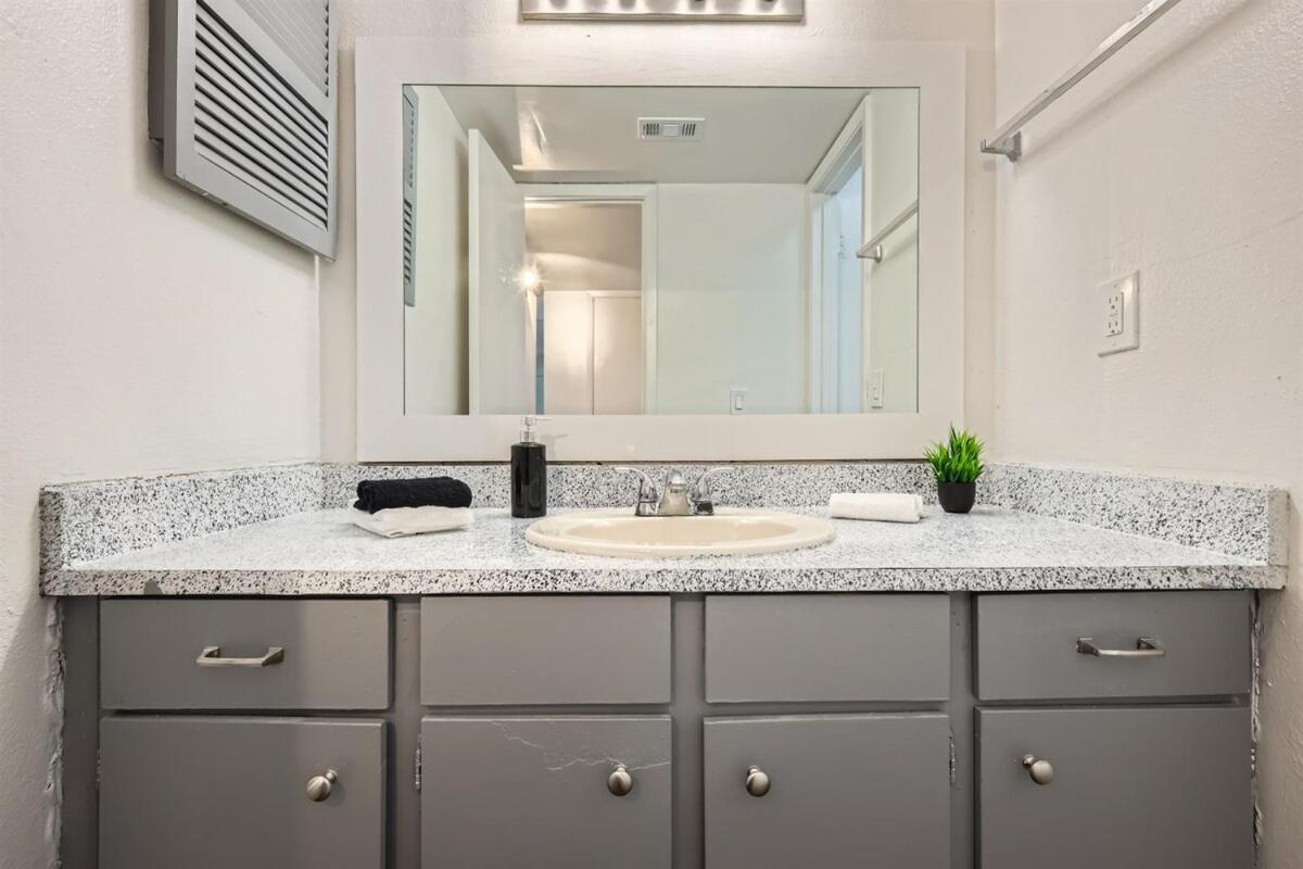 Your Walkable King Bed Getaway - Sleeps 4 - Pool Pkg - 3
