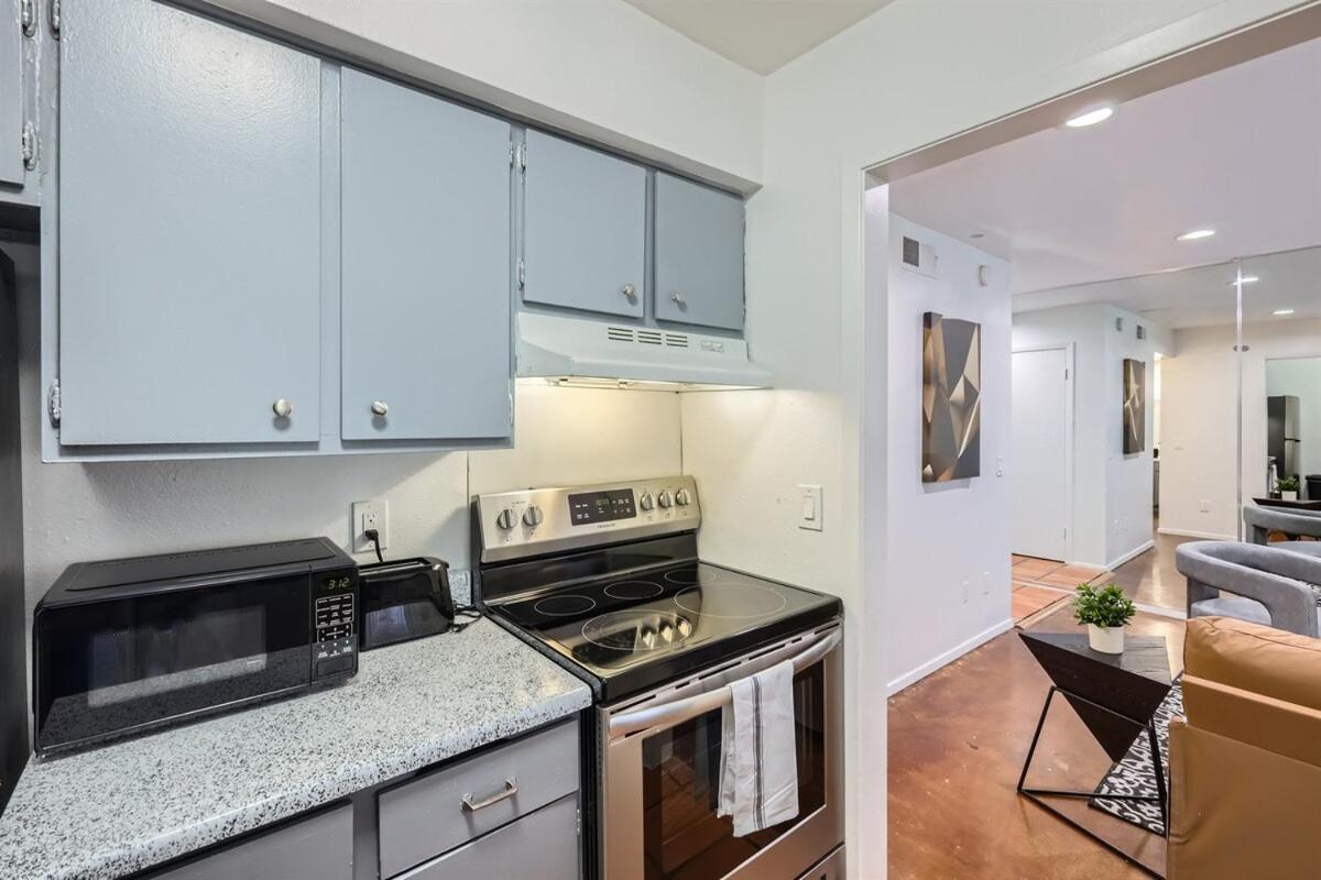 Your Walkable King Bed Getaway - Sleeps 4 - Pool Pkg - 5