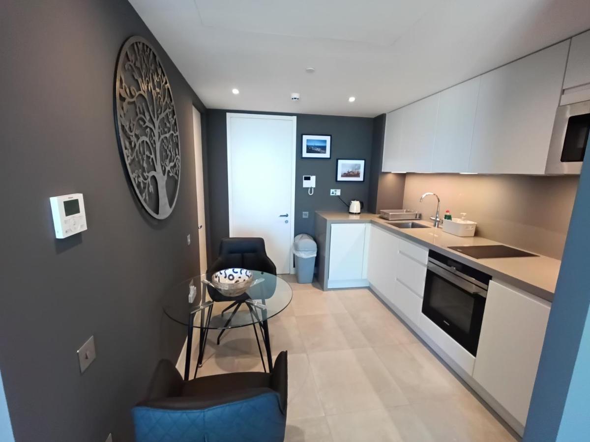 NEW-Studio Apartments in EuroCity-Large Pool-Rock or Sea Views-Balcony-Free Parking-Holiday and Short Let Apartments in Gibraltar
