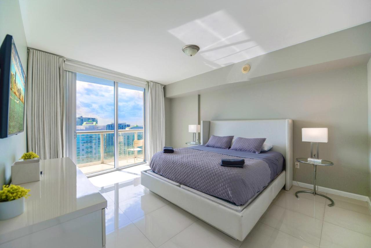 Panoramic City Views From 45th Floor Brickell Condo - 3