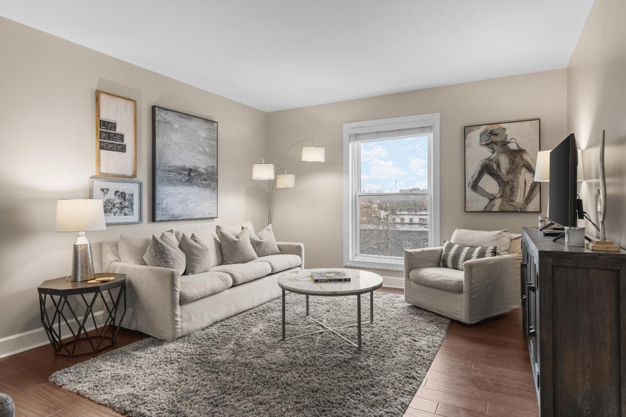 On Famous Music Row - Pool, Parking, Walk to Bars