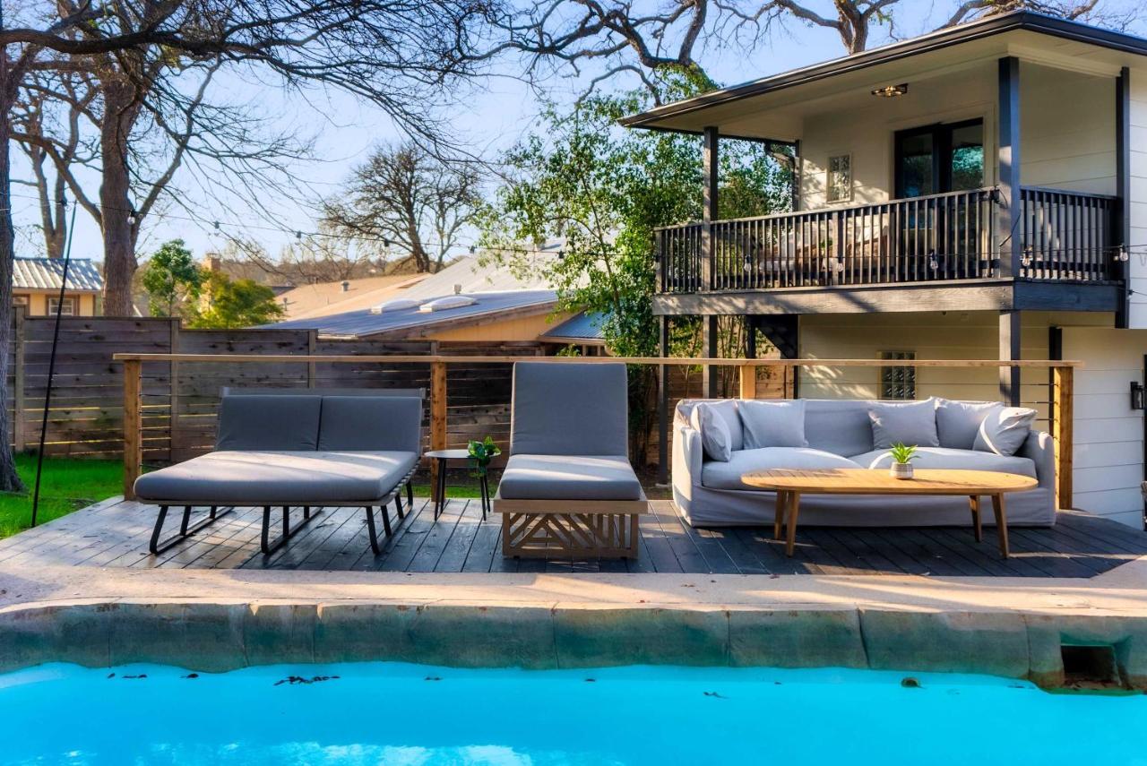 Luxury Zilker Home Pool Hot Tub and 2 Kitchens