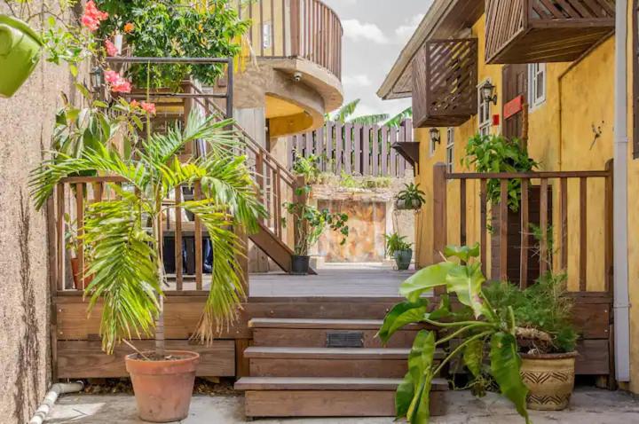 One32 Guesthouse Bejeweled - 2