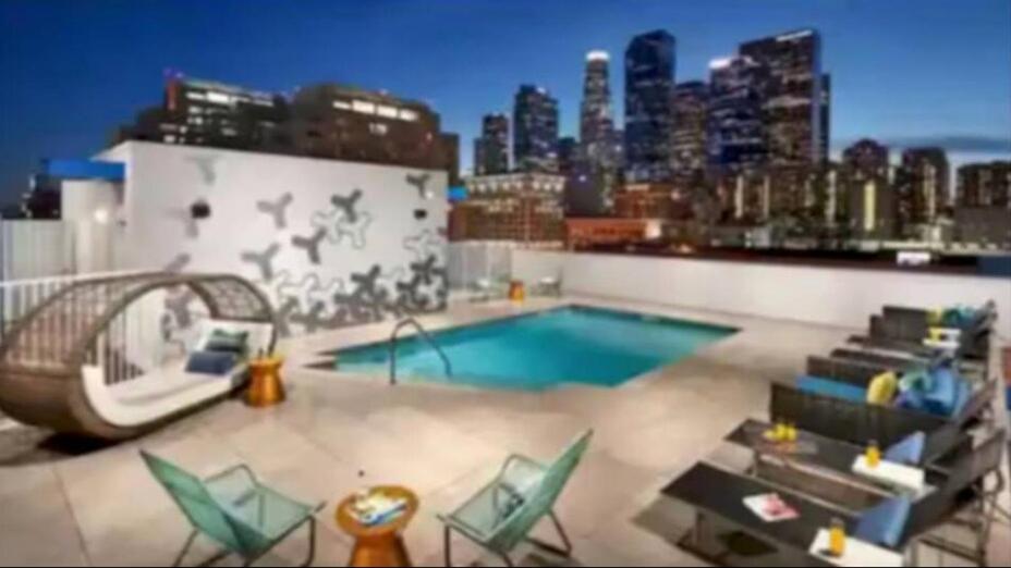 Lovely 3BR Apt With Balcony And Rooftop Pool Plus Views