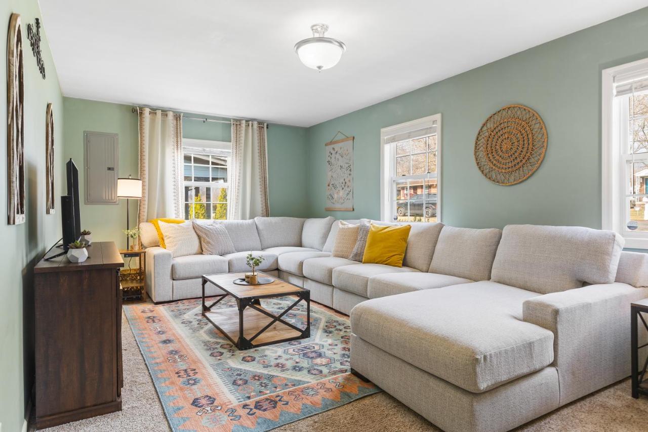 Big Cozy House 3 mi to Downtown with Outdoor Fire Pit - 2