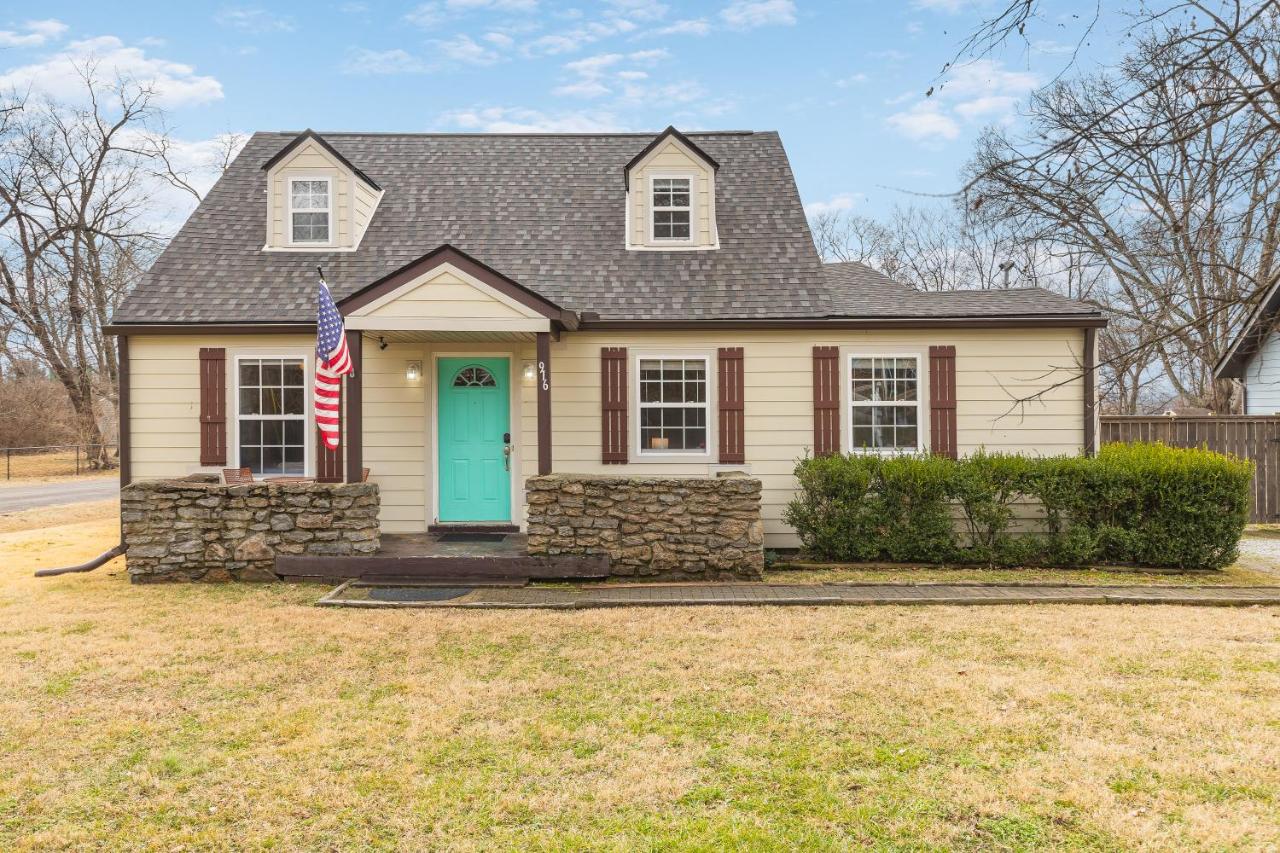 Big Cozy House 3 mi to Downtown with Outdoor Fire Pit