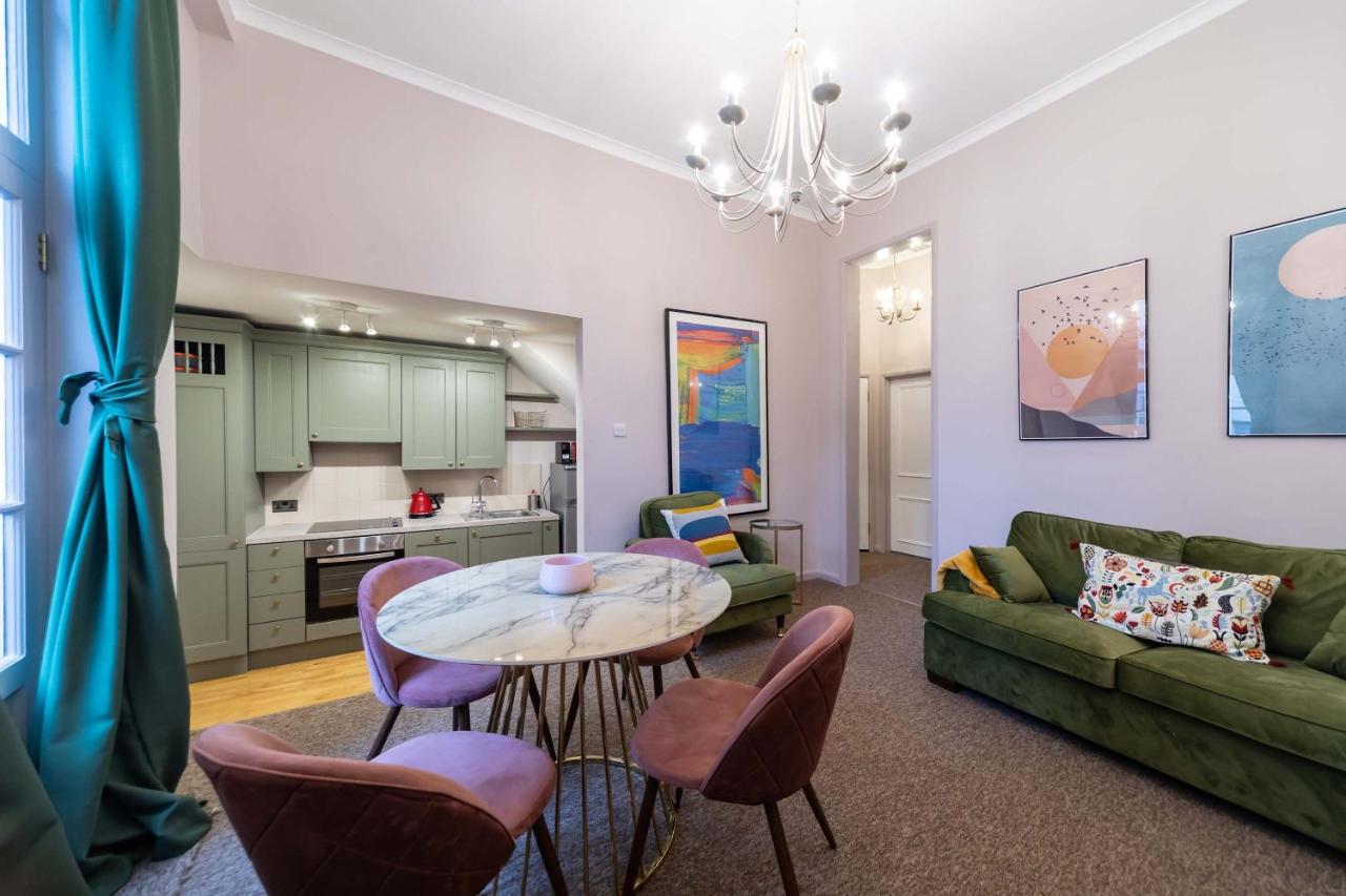 Fabulous 2 Bedroom Apartment by Holland Park - 4
