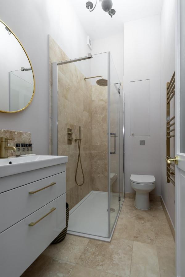 Fabulous 2 Bedroom Apartment by Holland Park - 3