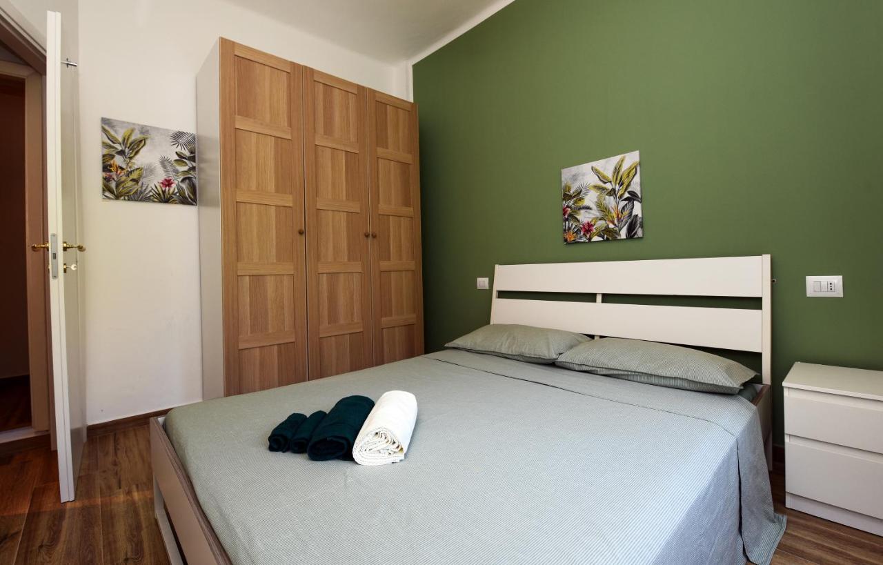 5 mins to the beach, cozy home - 2