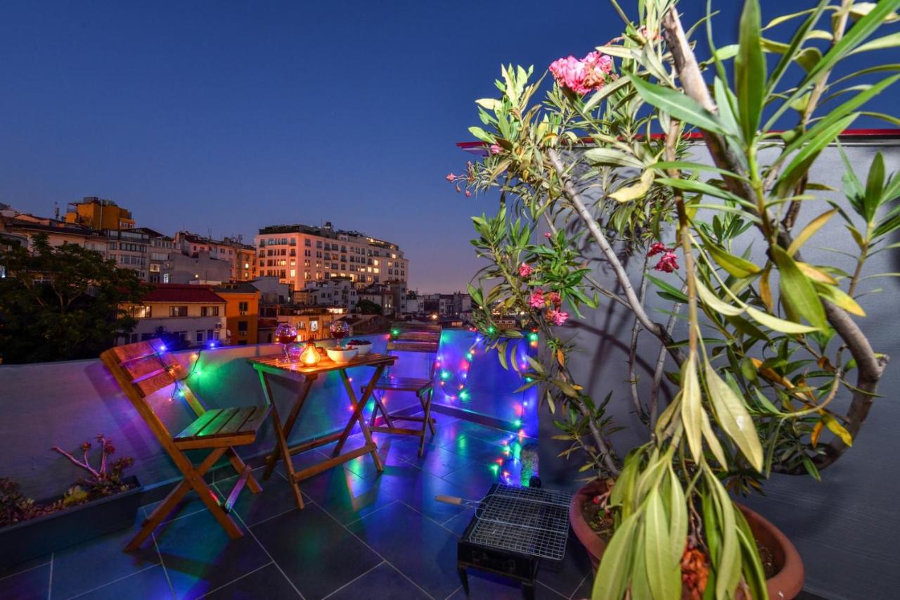 The Maiden Tower From Your Bedroom Romantic View, In Taksim Square - 4