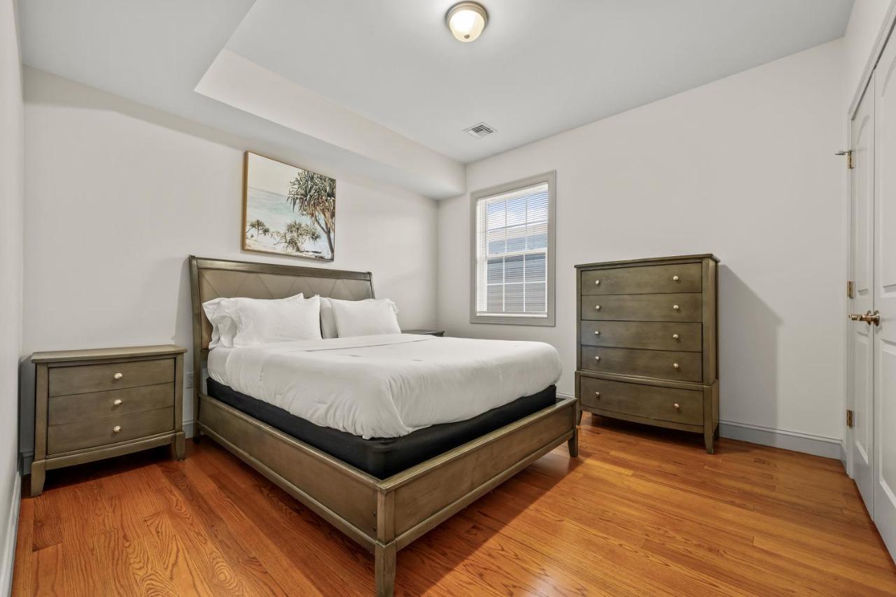 HUGE Cozy Jersey City Oasis with Double Balcony - 20 mins to NYC - 2