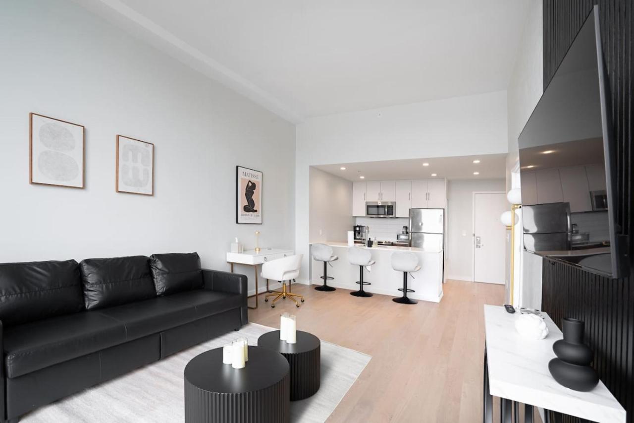 Exclusive 1BR Apt with NYC View - 4