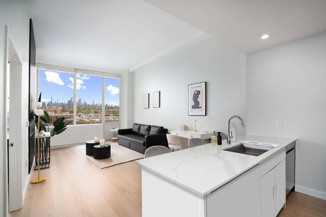 Exclusive 1BR Apt with NYC View - 3