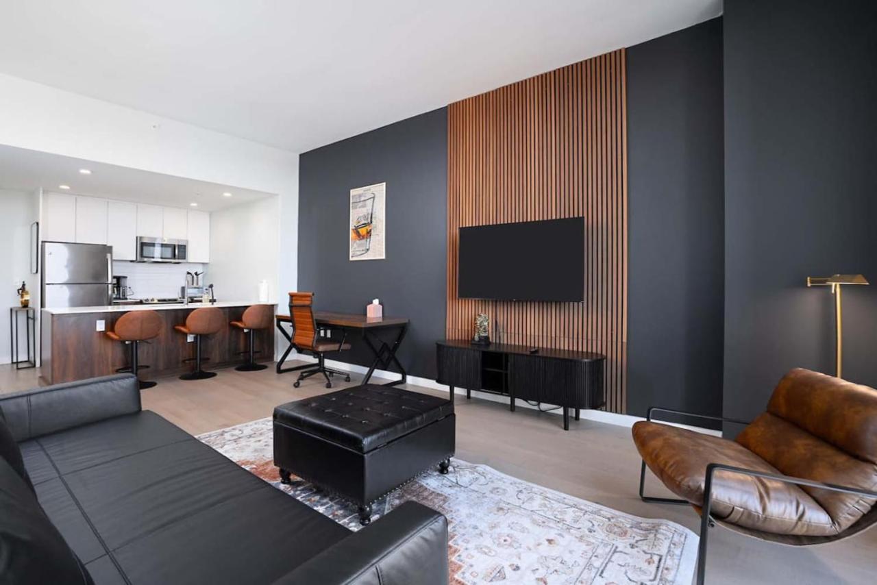 Exclusive 1BR Apt with NYC View - 4