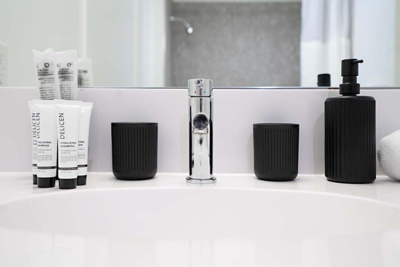 Exclusive 1BR Apt with NYC View - 3