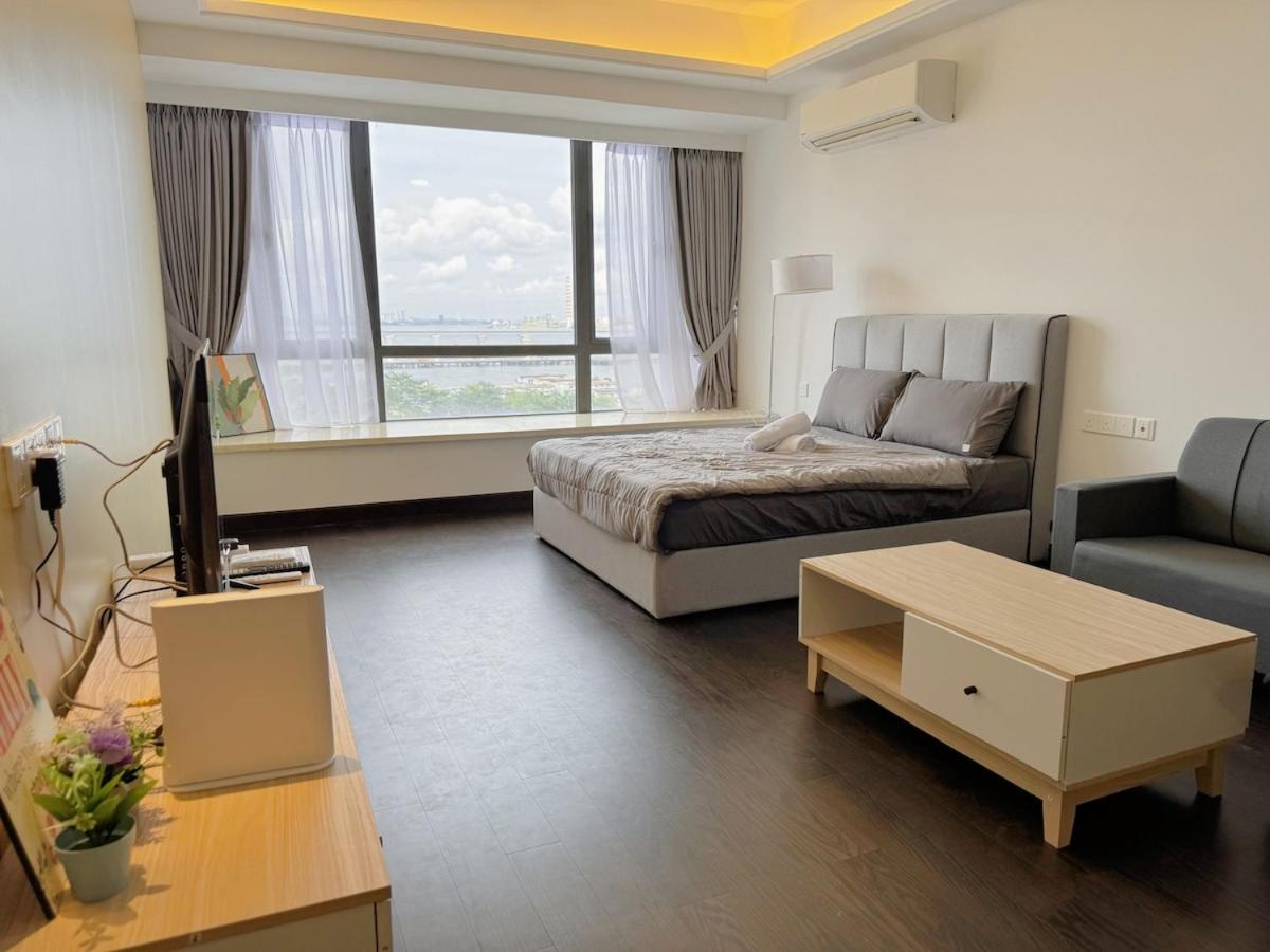 R&F Studio 5min walk to CIQ - 4 pax