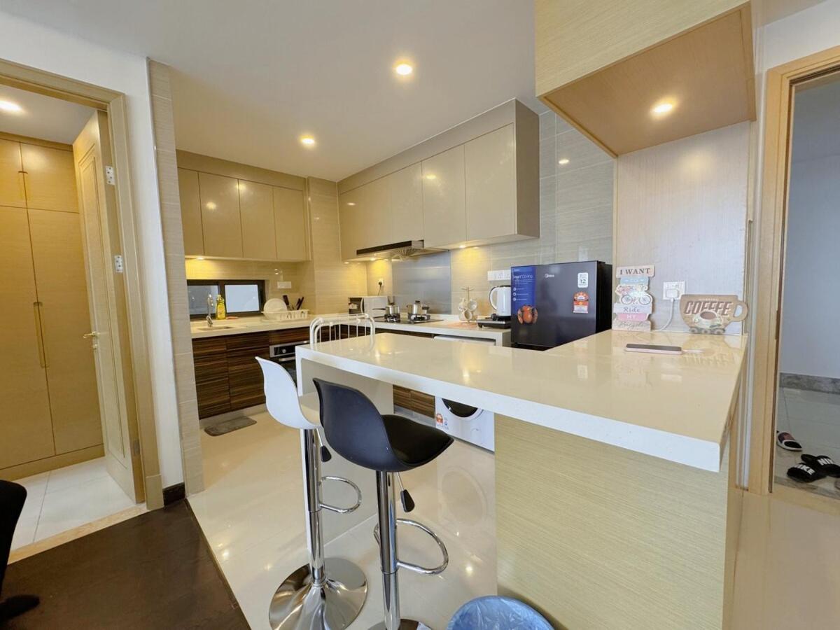 R&F Studio 5min walk to CIQ - 4 pax - 4