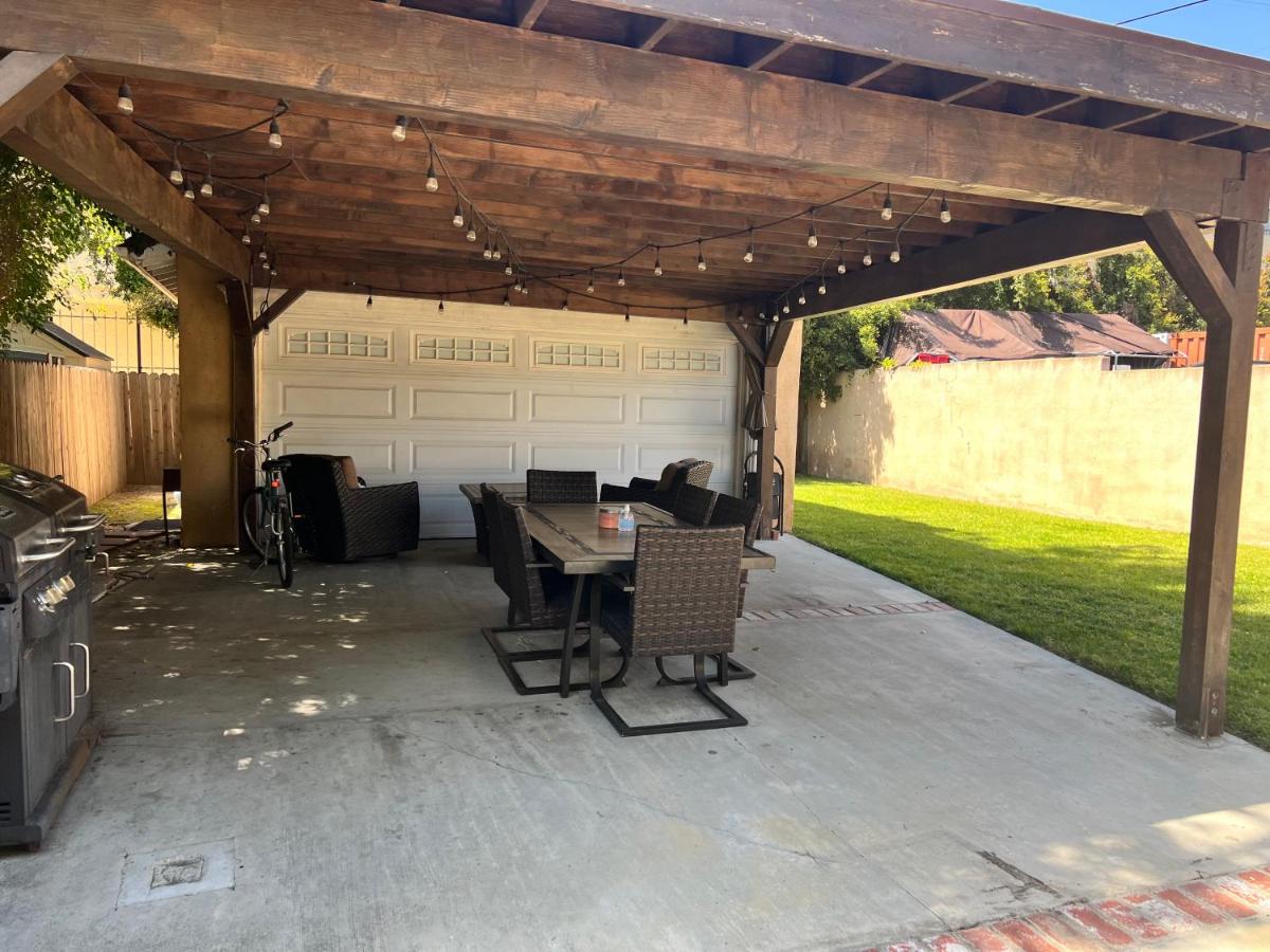 An Amazing comfortable home front middle unit 1q bed and other room with sofa