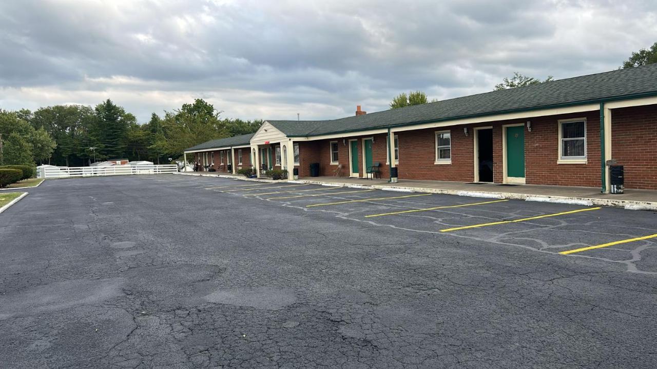 Hillcrest Motel — photo 16