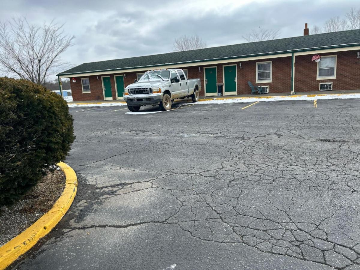 Hillcrest Motel — photo 22