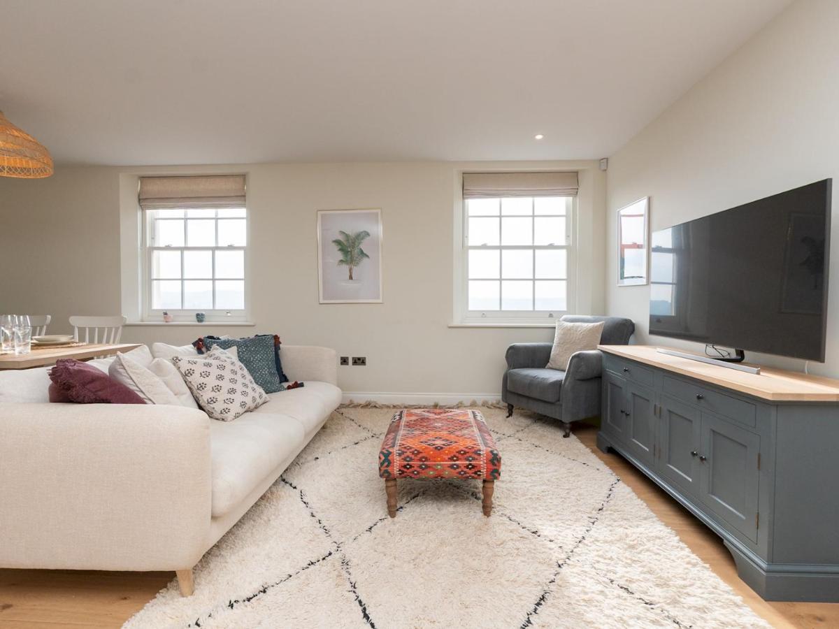 Apartment with Stunning Views and Free Parking - Pass the Keys - 5